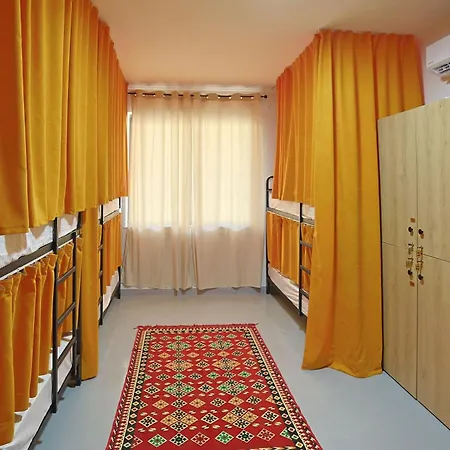 Honey Bee Hostel *
